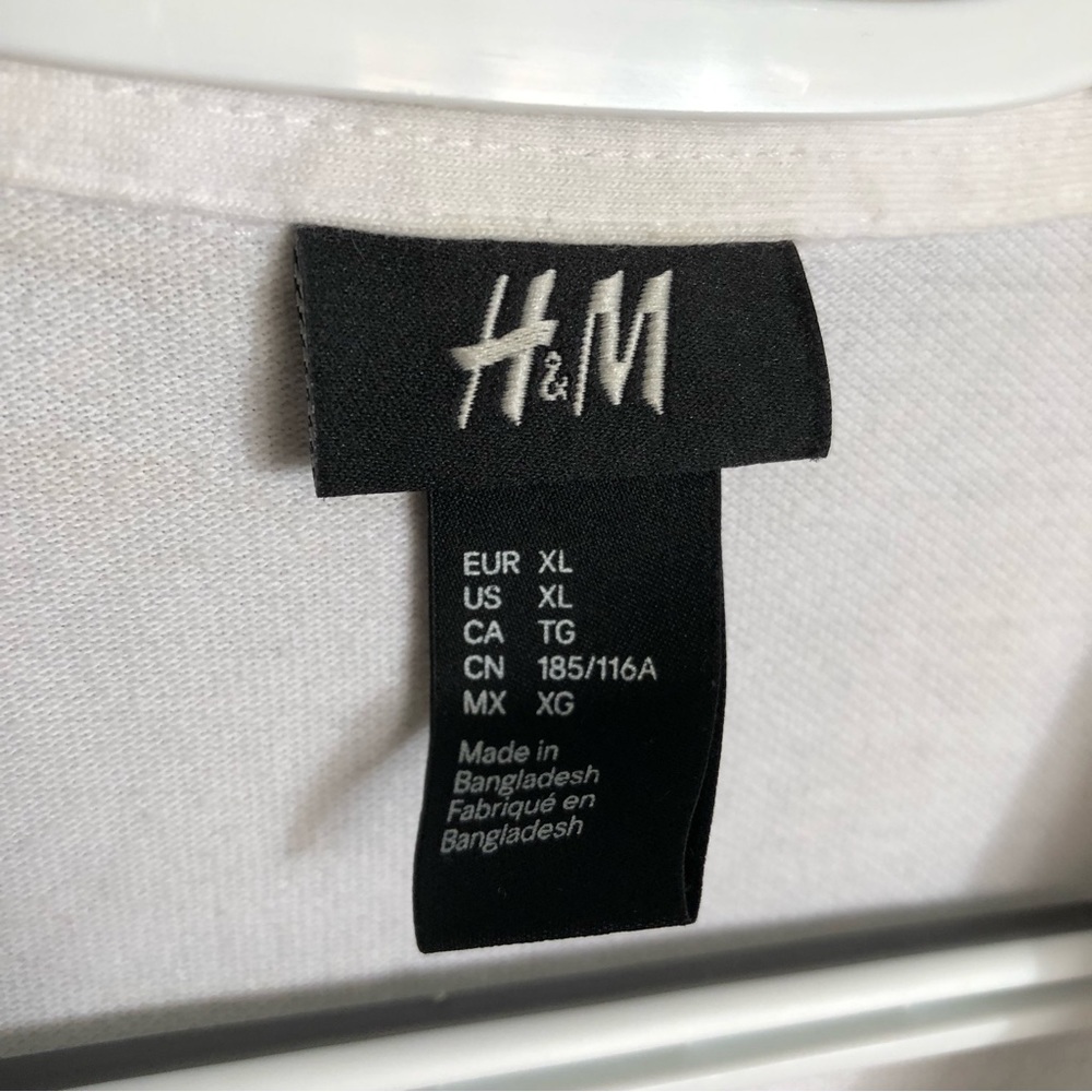 H&M Two Button T-Shirt - Picture 4 of 5